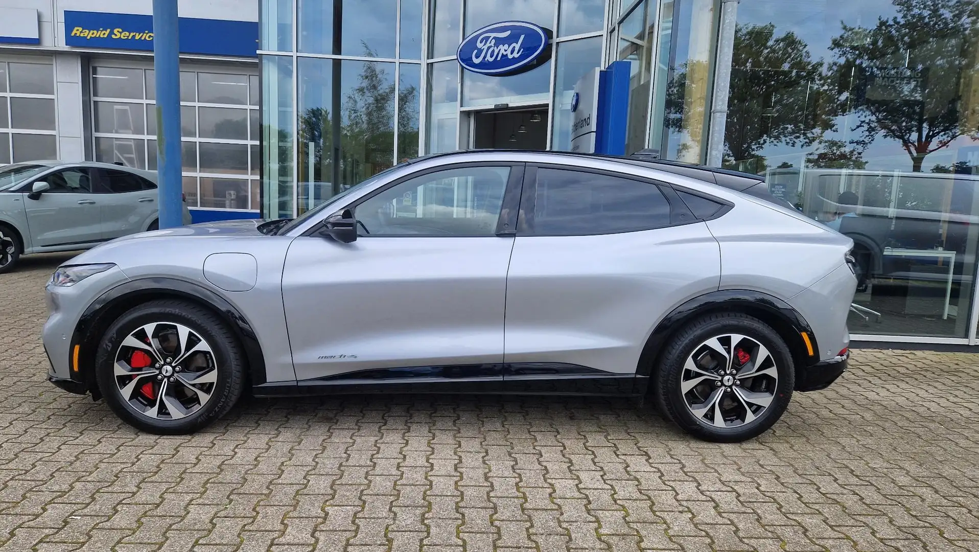 Ford Mustang Mach-E AWD 75 kWh Ford Mustang Mach-E 75kWh AWD 269pk | P Grigio - 2