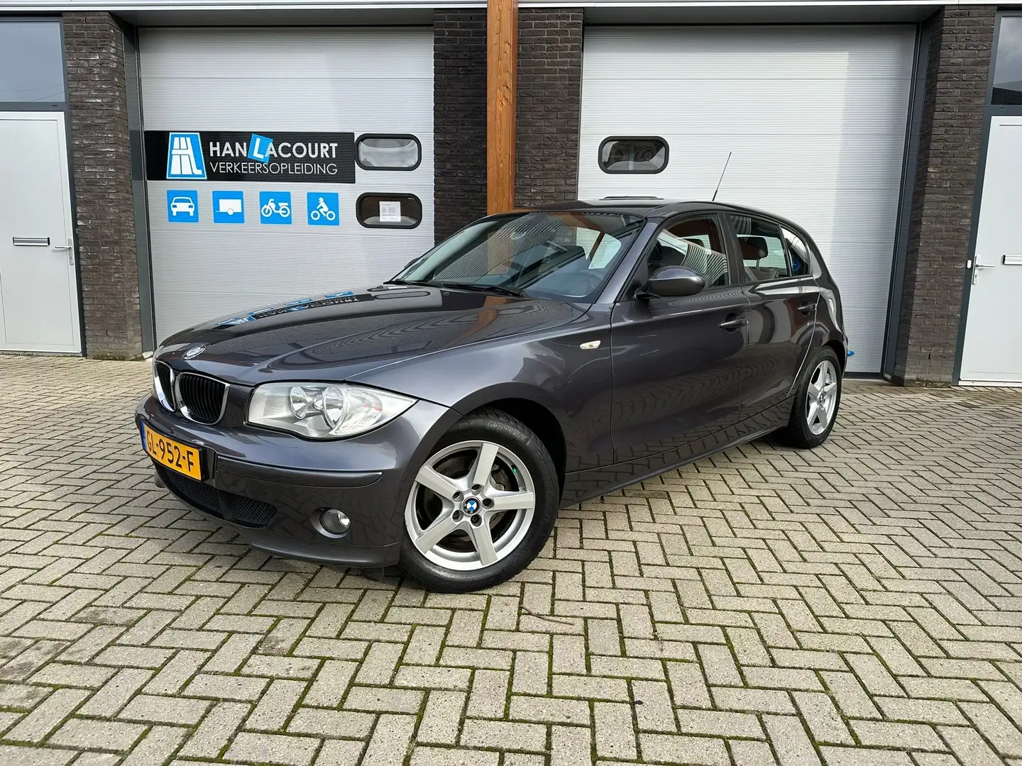 BMW 116 116i High Executive Grijs - 1