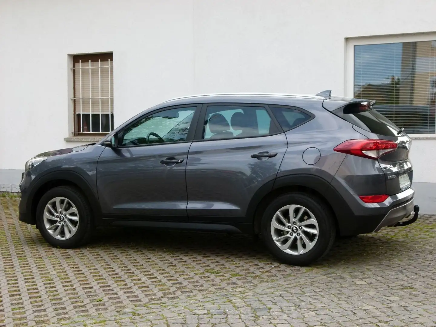 Hyundai TUCSON Edition 1.Hand AHK SHz TÜV NEU +GARANTIE+ Grau - 2