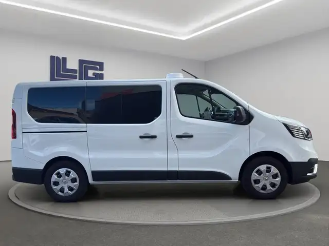 Renault Trafic view 4