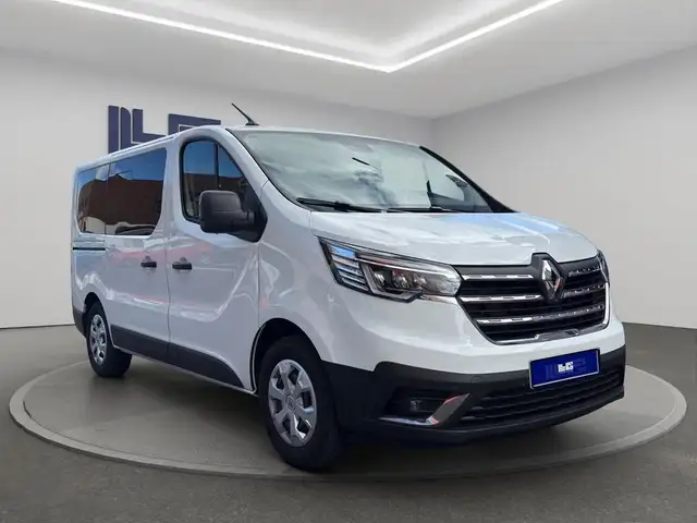 Renault Trafic view 3