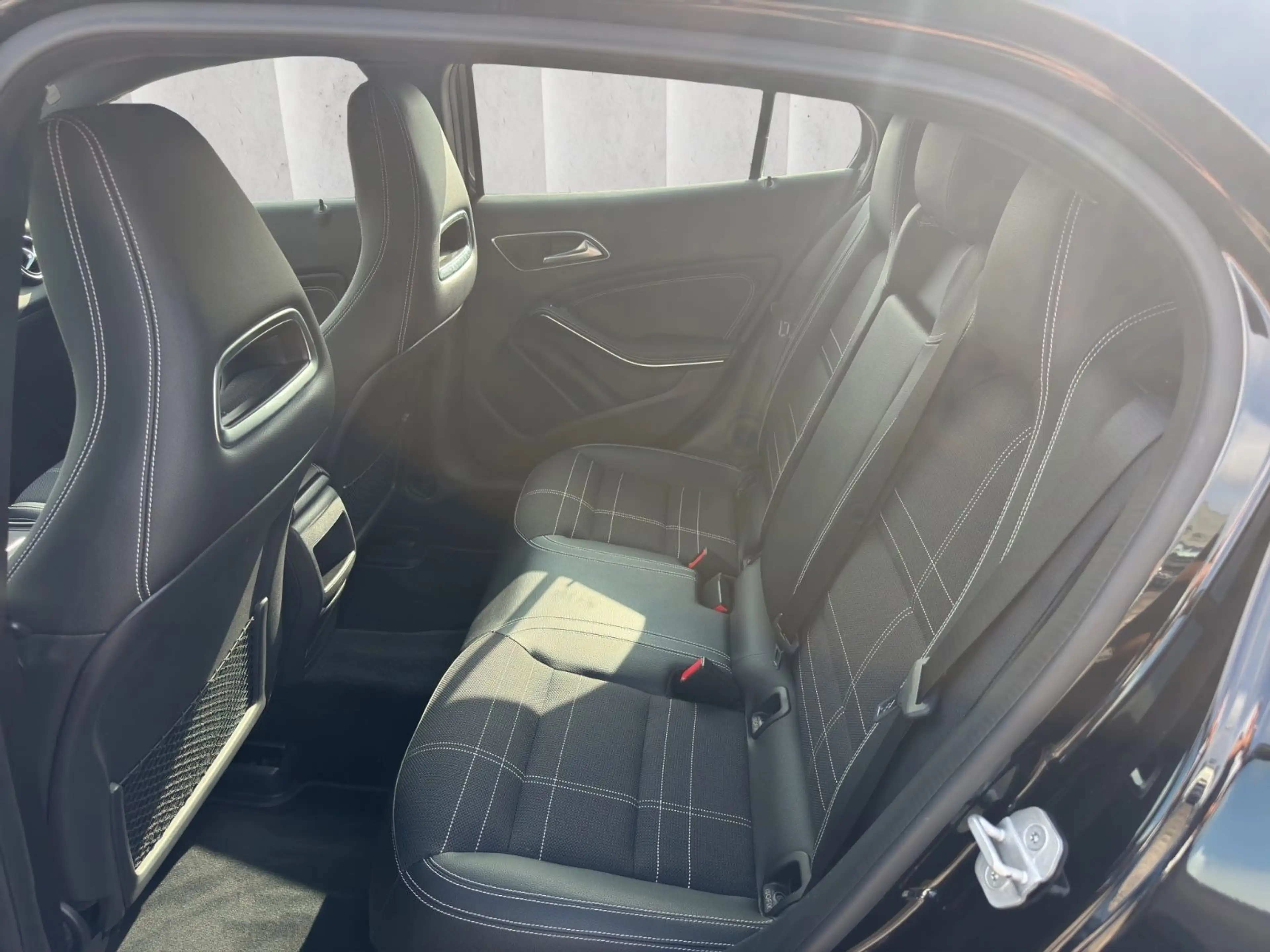 Mercedes-Benz GLA 200 Score*Bi-Xenon*Navigation*Sportsitze — photo 12