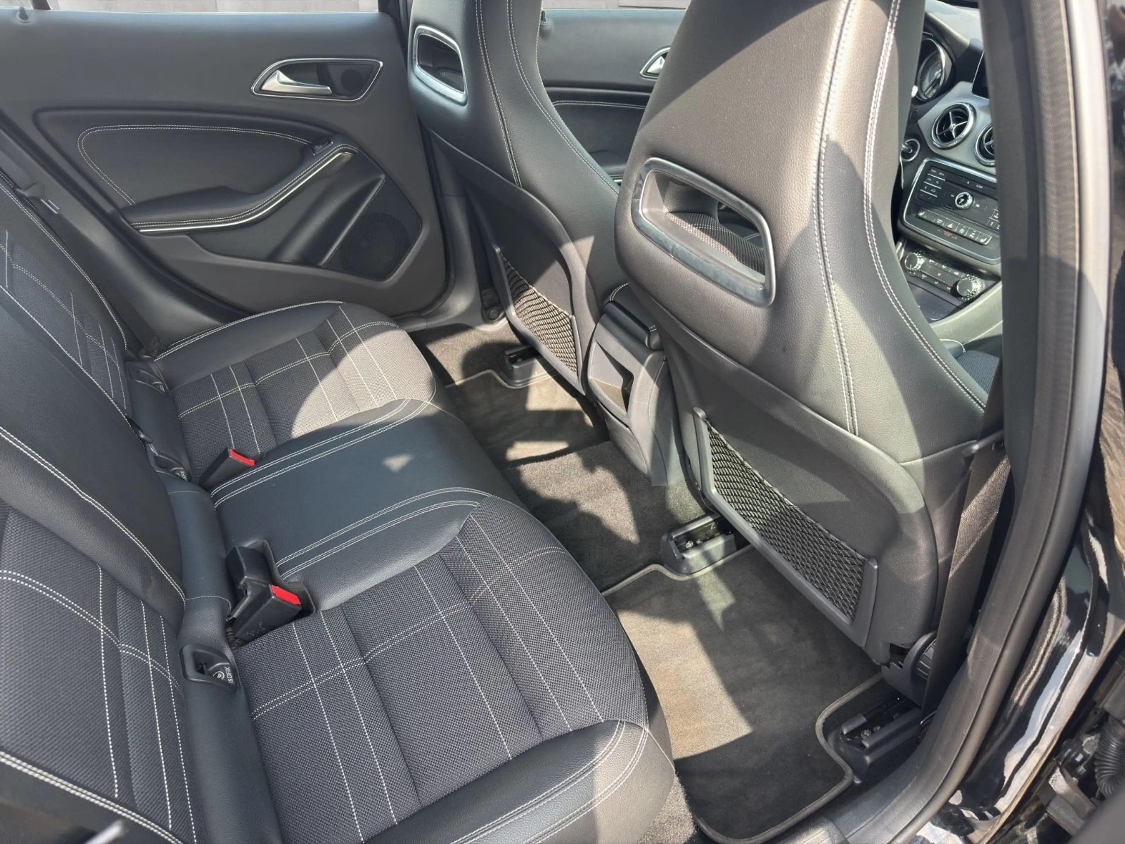 Mercedes-Benz GLA 200 Score*Bi-Xenon*Navigation*Sportsitze — photo 10