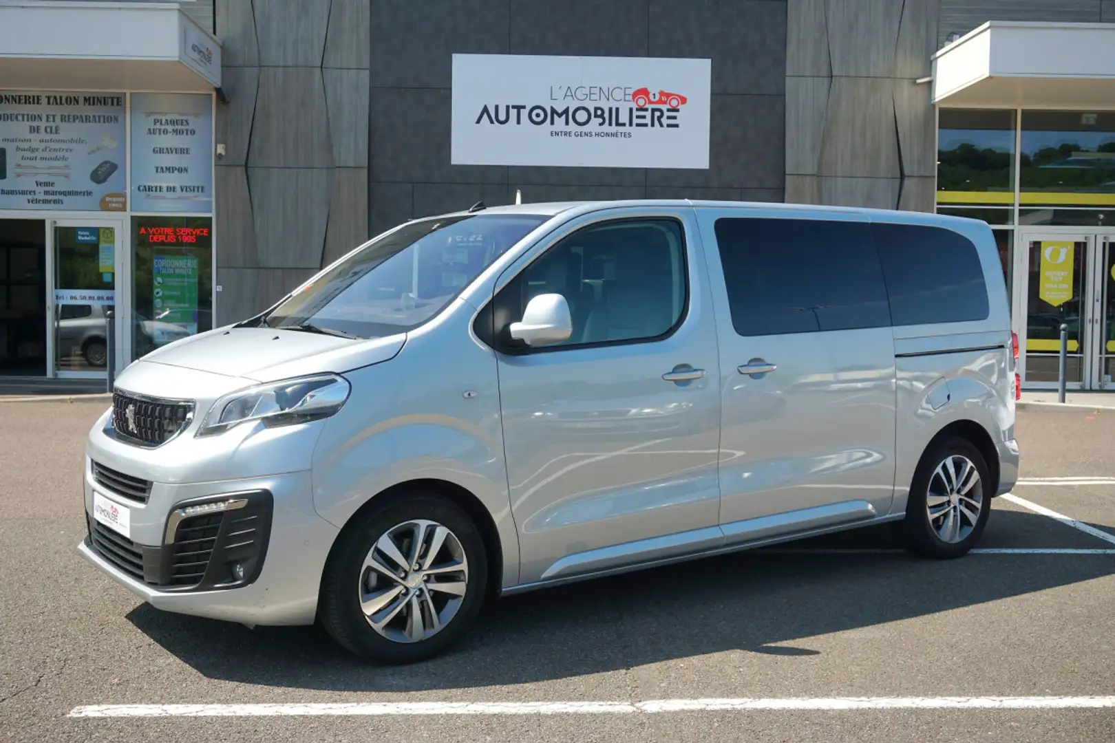 Peugeot 2.0 BlueHDI 180 EAT8 Allure 8Places Standard Grigio - 1