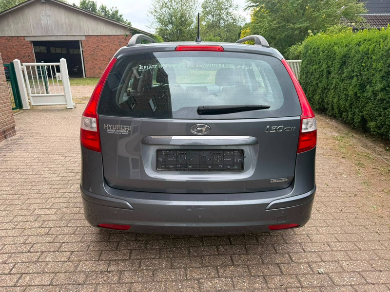 Hyundai i30 i30cw Diesel 1.6 CRDi FIFA WM Edition Tüv Neu — photo 10