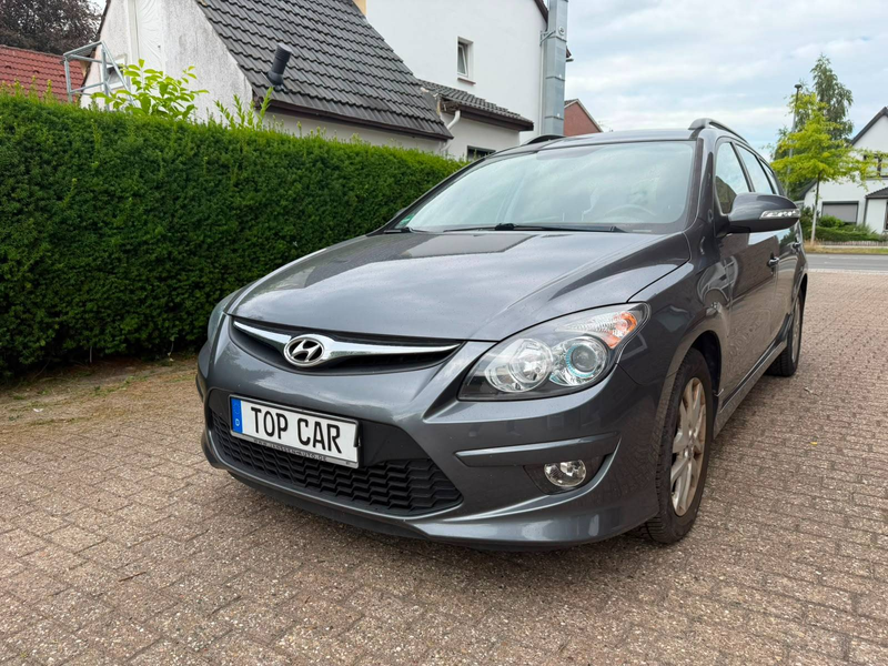 Hyundai i30 i30cw Diesel 1.6 CRDi FIFA WM Edition Tüv Neu — photo 2