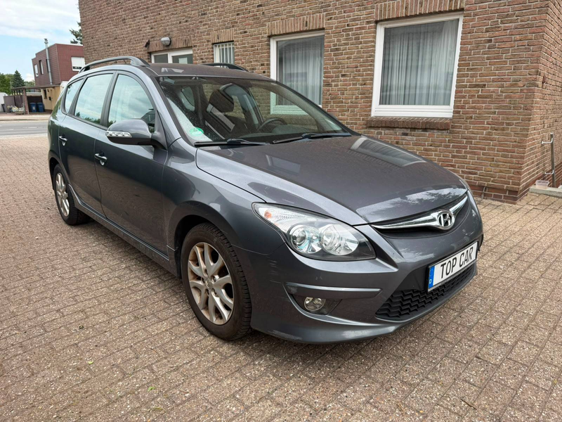 Hyundai i30 i30cw Diesel 1.6 CRDi FIFA WM Edition Tüv Neu — photo 15