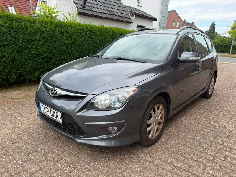 Hyundai i30 i30cw Diesel 1.6 CRDi FIFA WM Edition Tüv Neu — photo 5