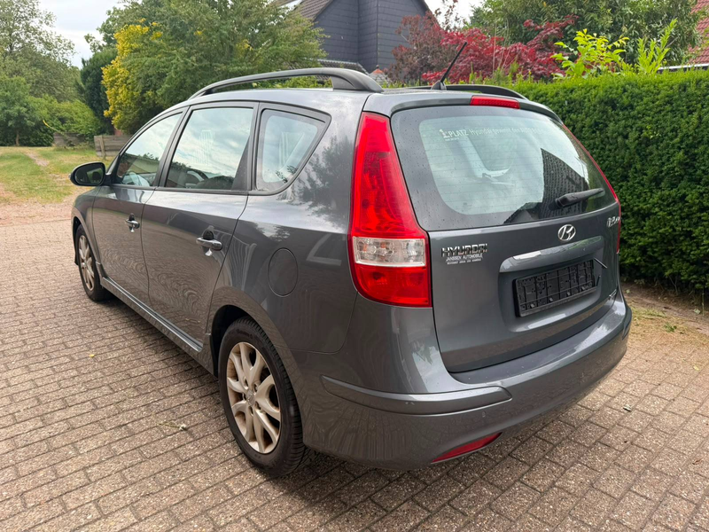 Hyundai i30 i30cw Diesel 1.6 CRDi FIFA WM Edition Tüv Neu — photo 8