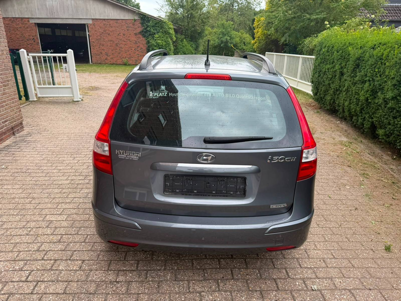 Hyundai i30 i30cw Diesel 1.6 CRDi FIFA WM Edition Tüv Neu — photo 9