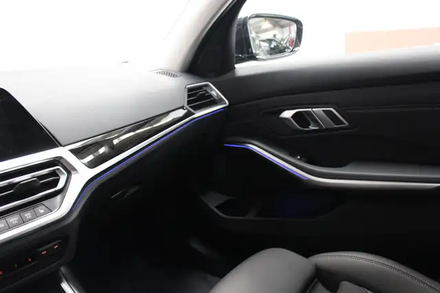 BMW 3 Series view 26