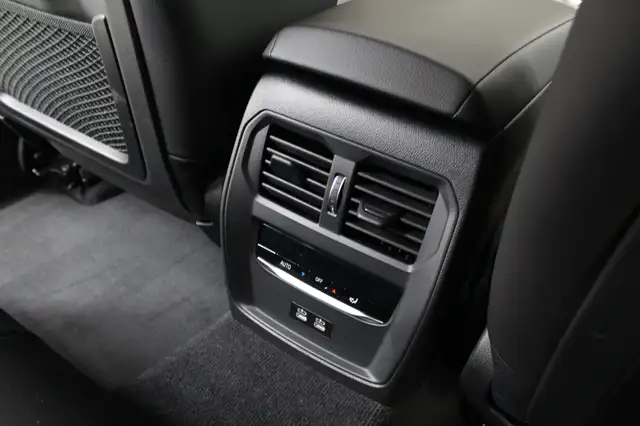 BMW 3 Series view 29