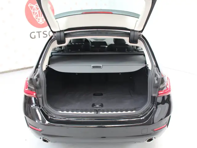 BMW 3 Series view 18