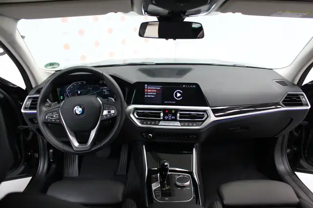 BMW 3 Series view 9
