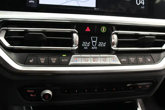 BMW 3 Series view 23