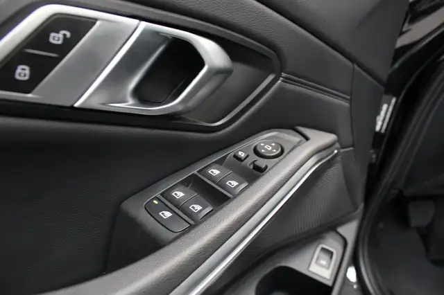 BMW 3 Series view 20