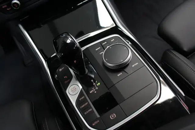 BMW 3 Series view 15