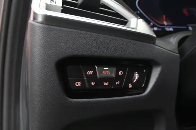 BMW 3 Series view 24