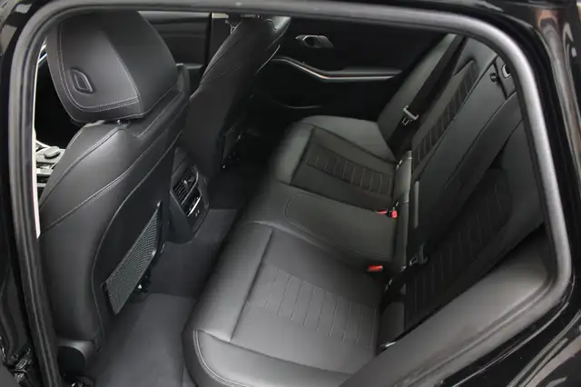 BMW 3 Series view 27