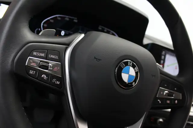 BMW 3 Series view 13