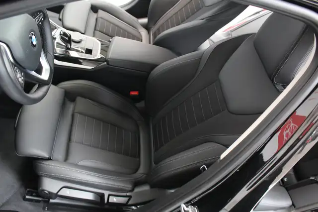 BMW 3 Series view 22