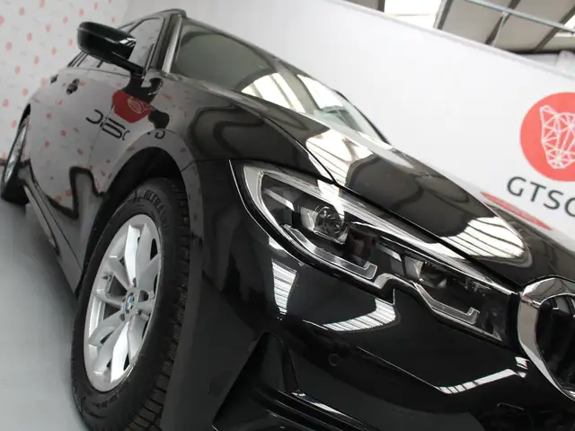 BMW 3 Series view 4