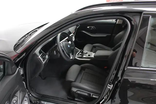 BMW 3 Series view 21