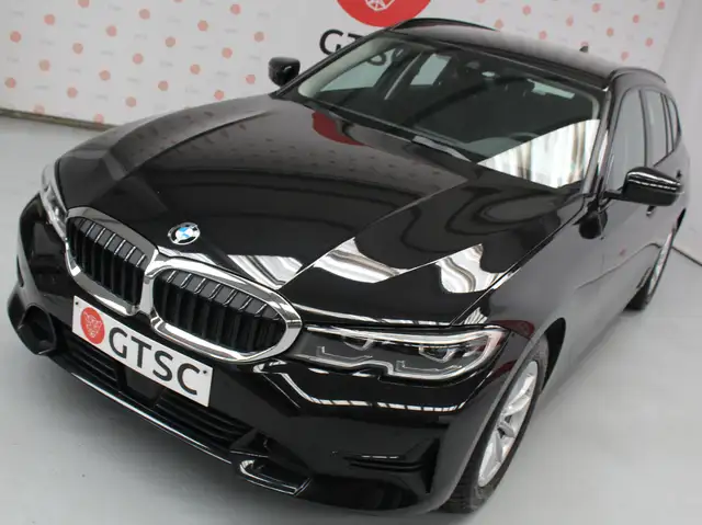 BMW 3 Series view 3