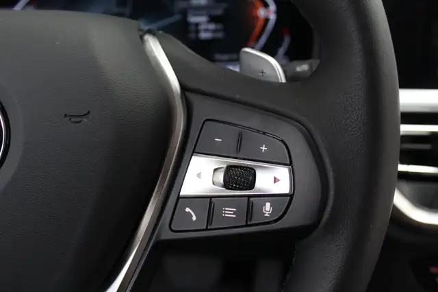 BMW 3 Series view 14