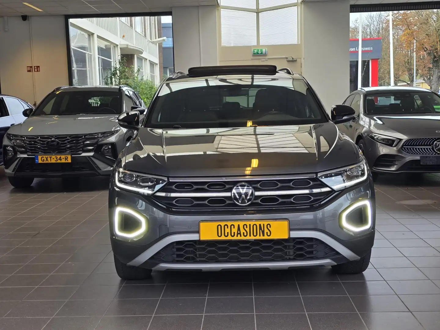 Volkswagen T-Roc 1.0 TSI Life 2023 PANO/MASSAGE/KEYLESS/BEATS/TOP A Gris - 2