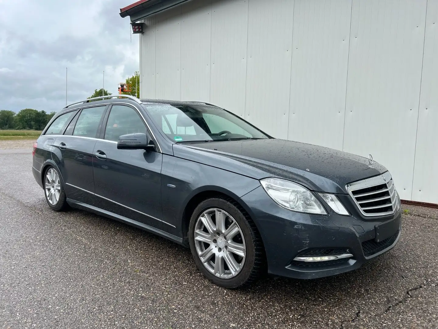 Mercedes-Benz E 250 CDI T-Modell Avantgarde *NAVI*LED*AHK* Šedá - 2