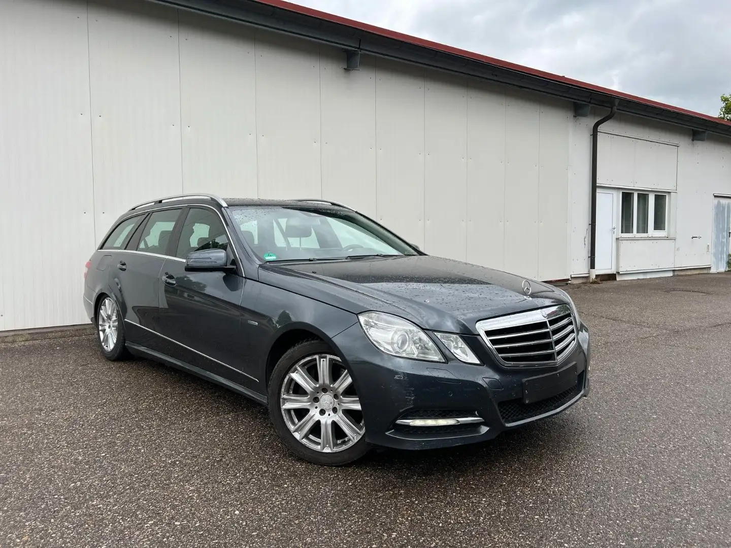 Mercedes-Benz E 250 CDI T-Modell Avantgarde *NAVI*LED*AHK* Šedá - 1