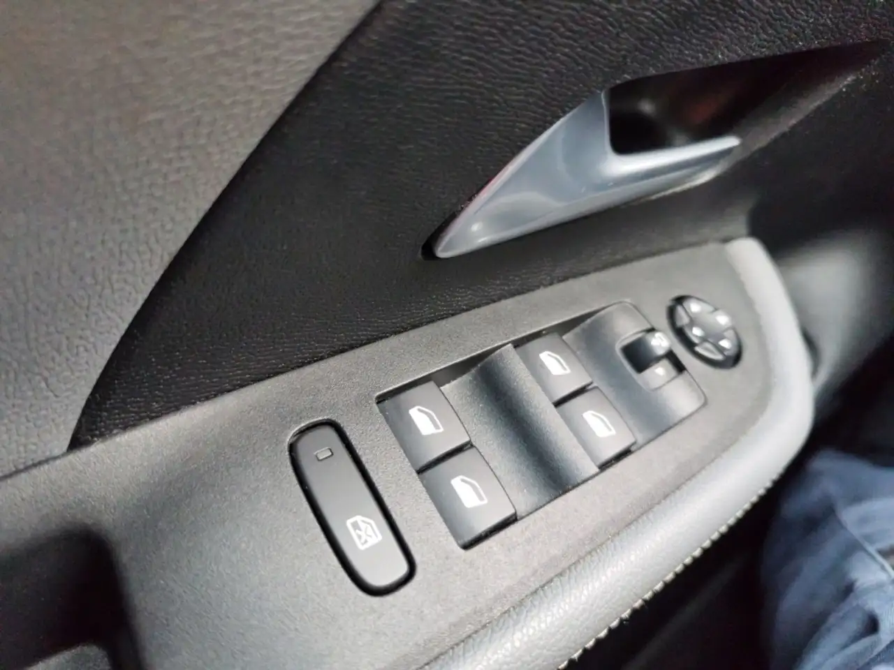 Opel Mokka Business Elegance PDCv+h Navi Klimaautom Keyless T 28