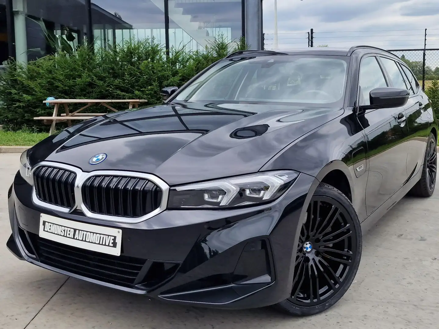 BMW 320 320e Touring Aut. Sport Line Black - 1