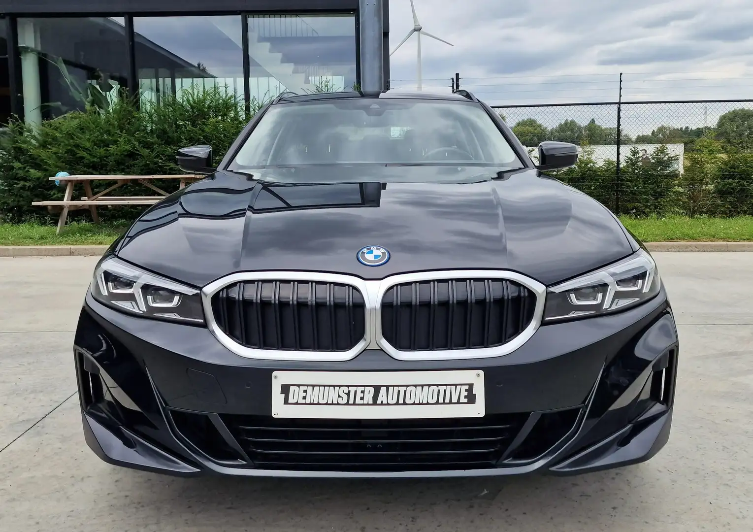 BMW 320 320e Touring Aut. Sport Line Black - 2