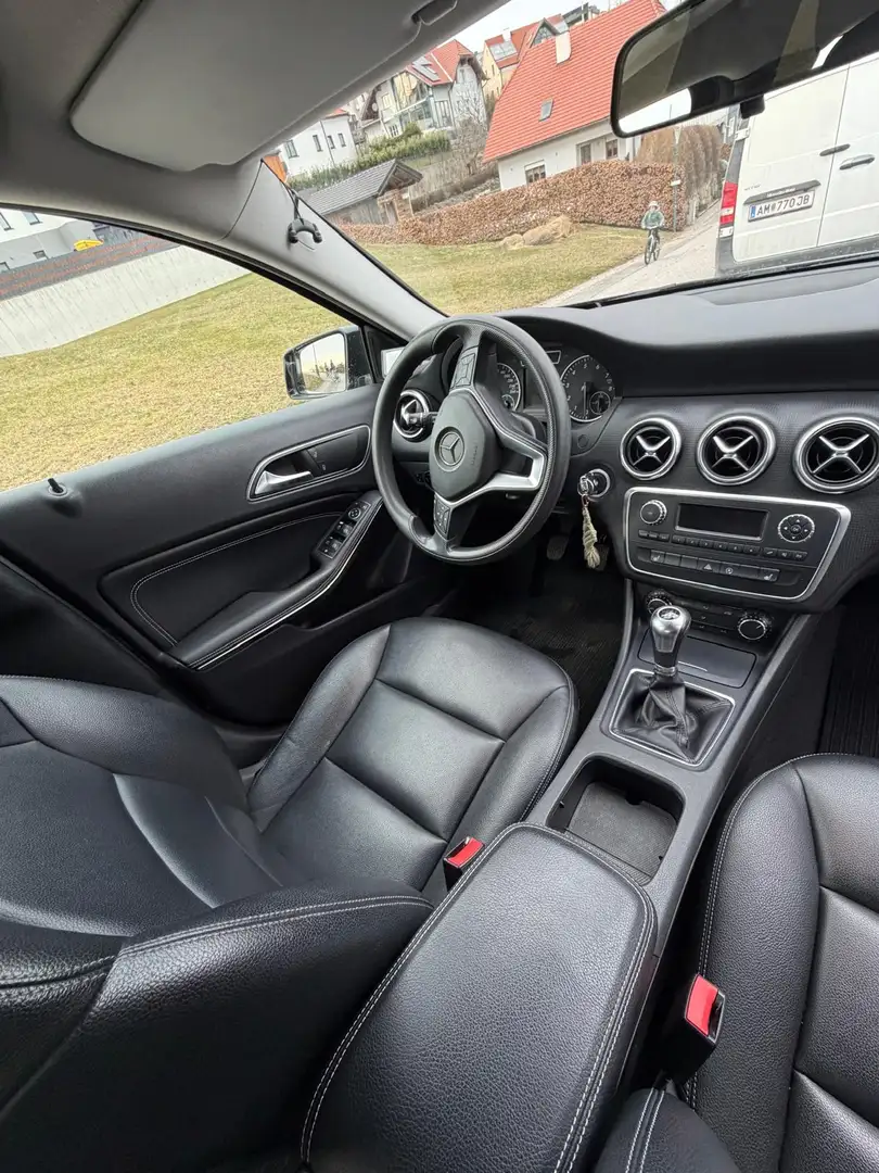 Mercedes-Benz A 180 A 180 BlueEfficiency Schwarz - 2