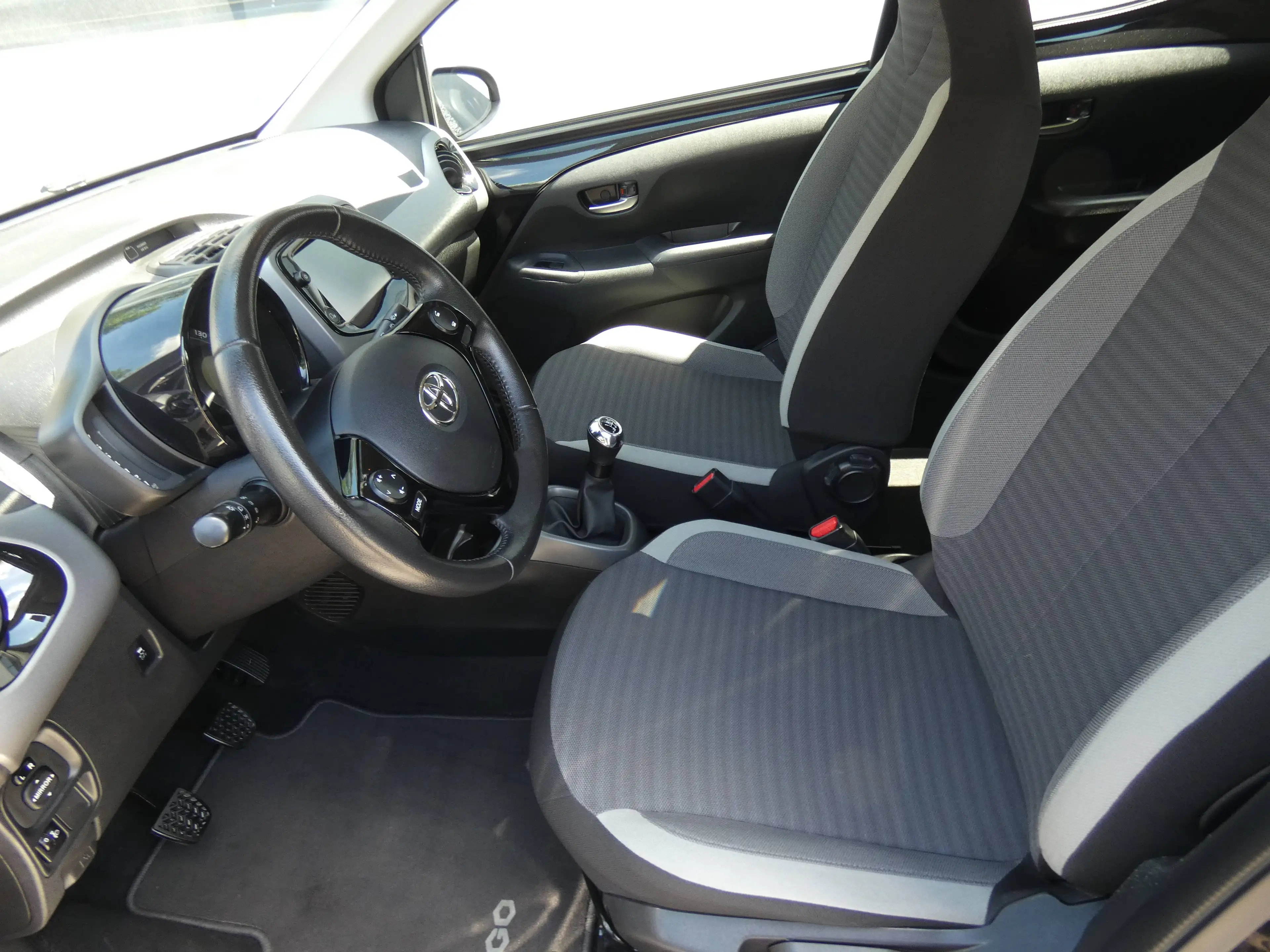 Toyota Aygo x-play Team D — photo 9