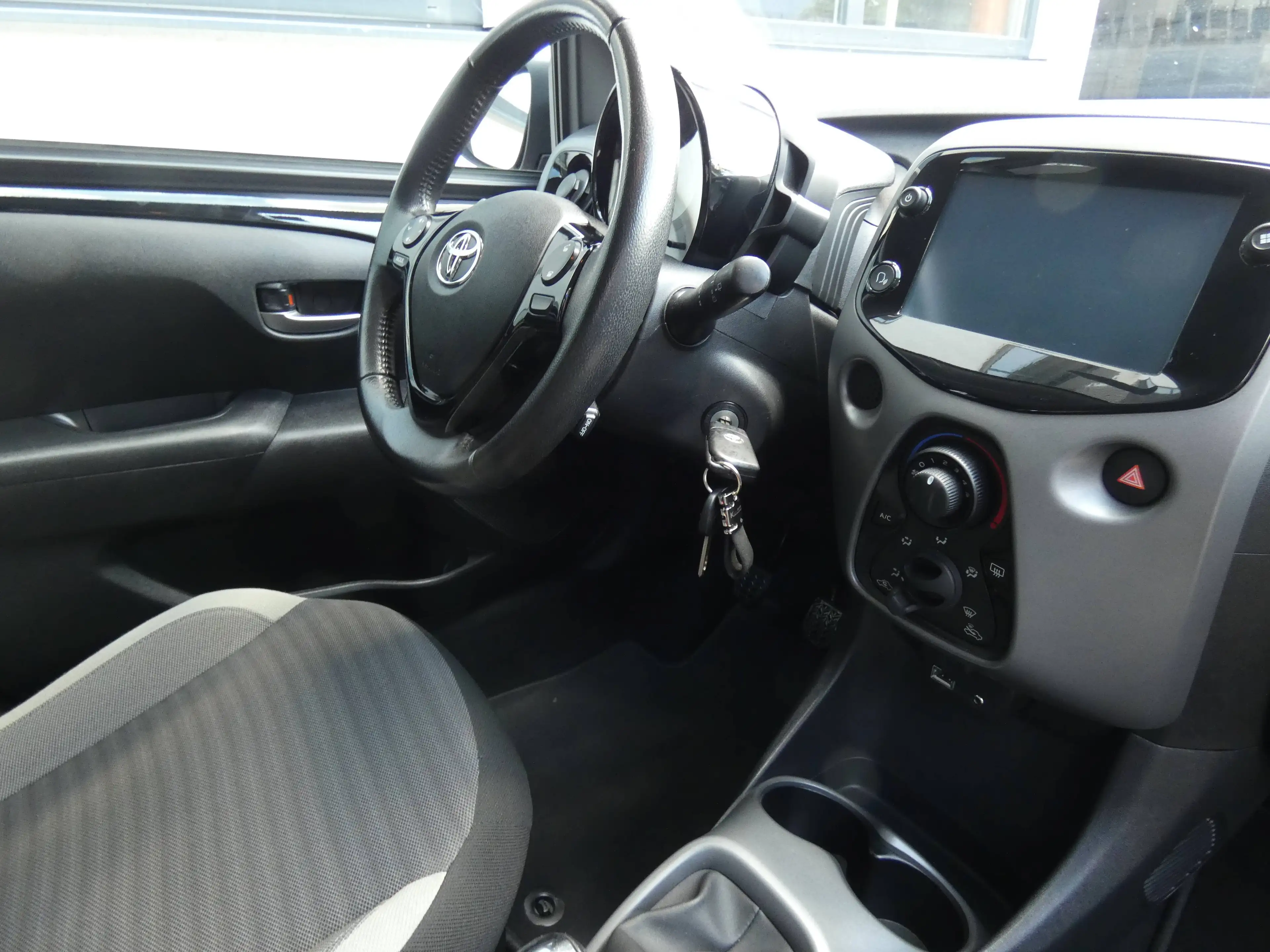 Toyota Aygo x-play Team D — photo 10