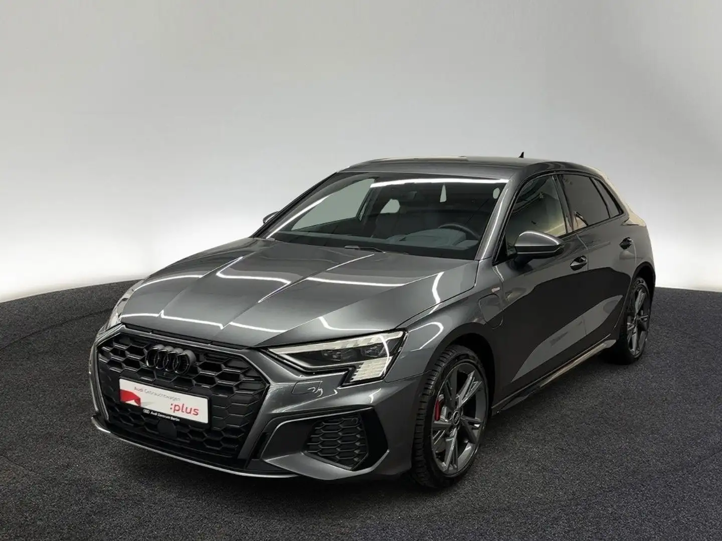 Audi A3 S line 45 TFSI e S tr. MATRIX HUD Grau - 2
