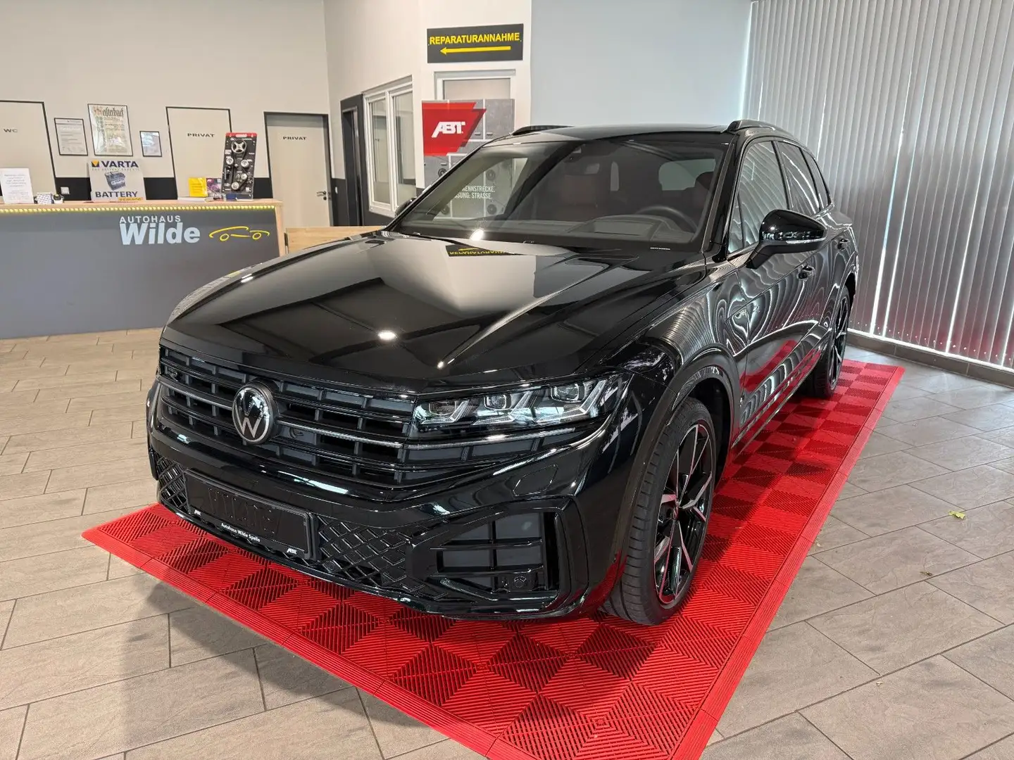 Volkswagen Touareg 3.0 TDI  4Motion R-Line Nachtsicht AHK Zwart - 1