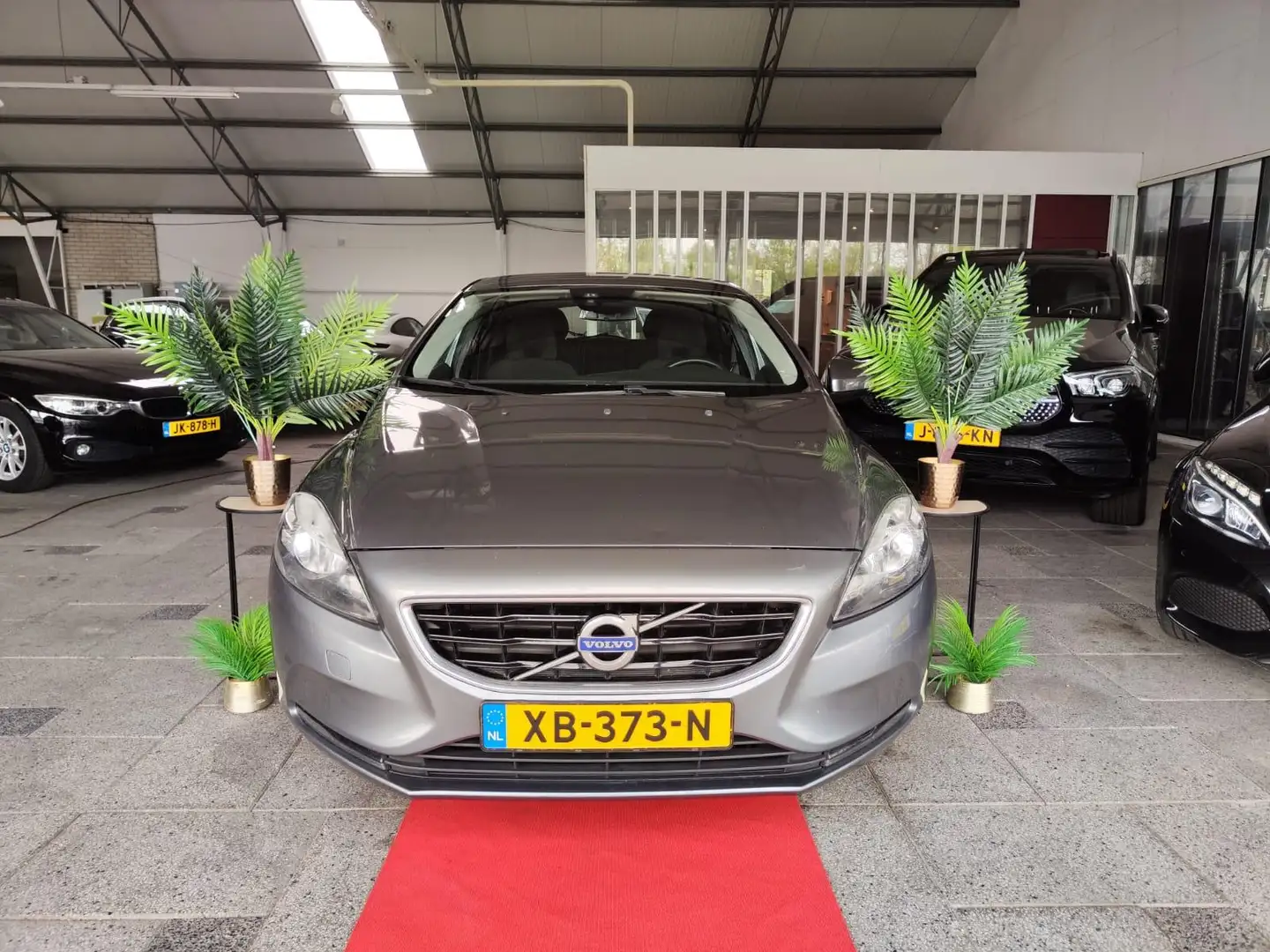 Volvo V40 Cross Country 2.0 D2 AUTOMAAT Momentum Gri - 1