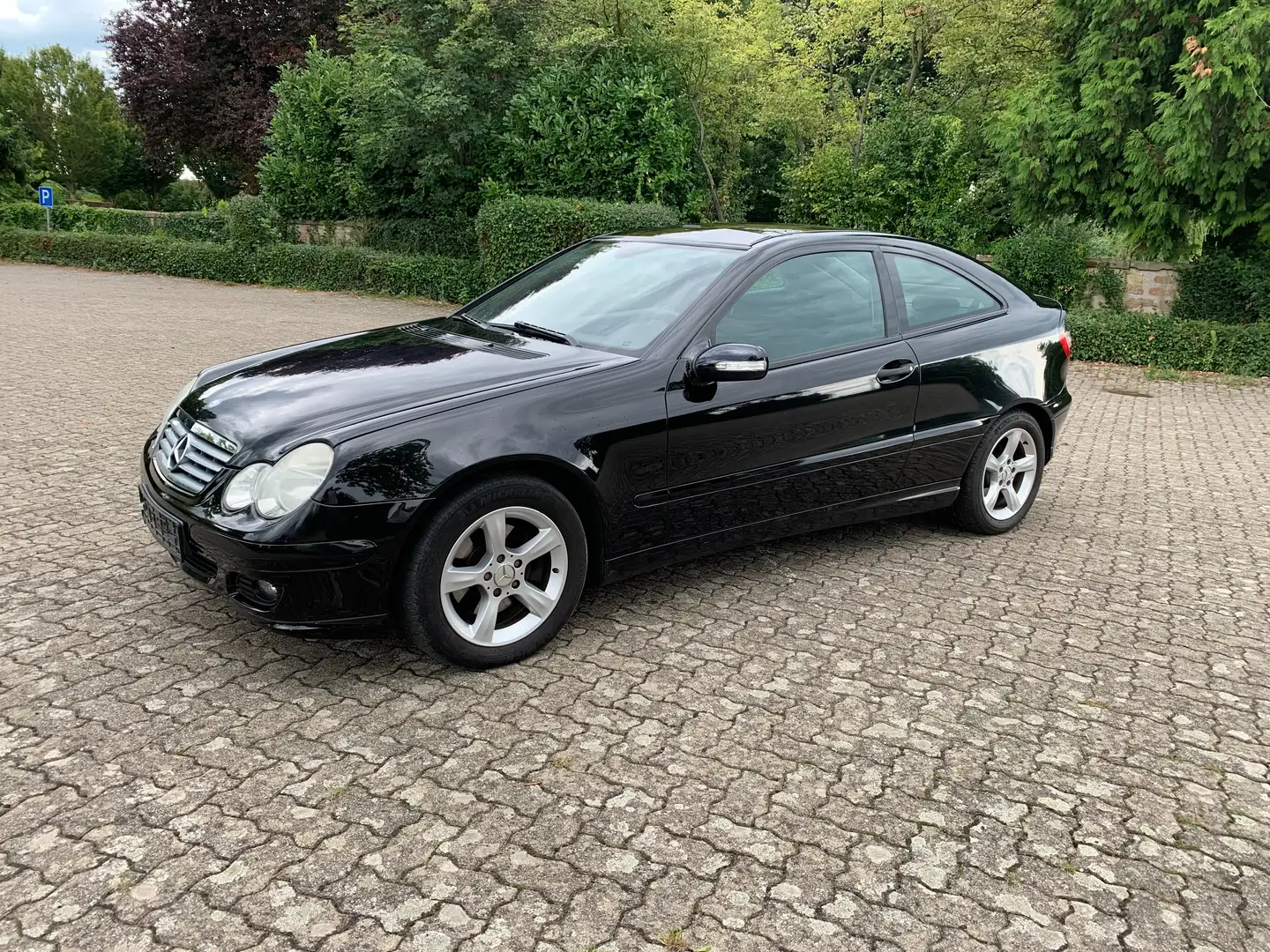 Mercedes-Benz C 230 Sportcoupe 7-G-TRONIC Sport Edition + Černá - 1