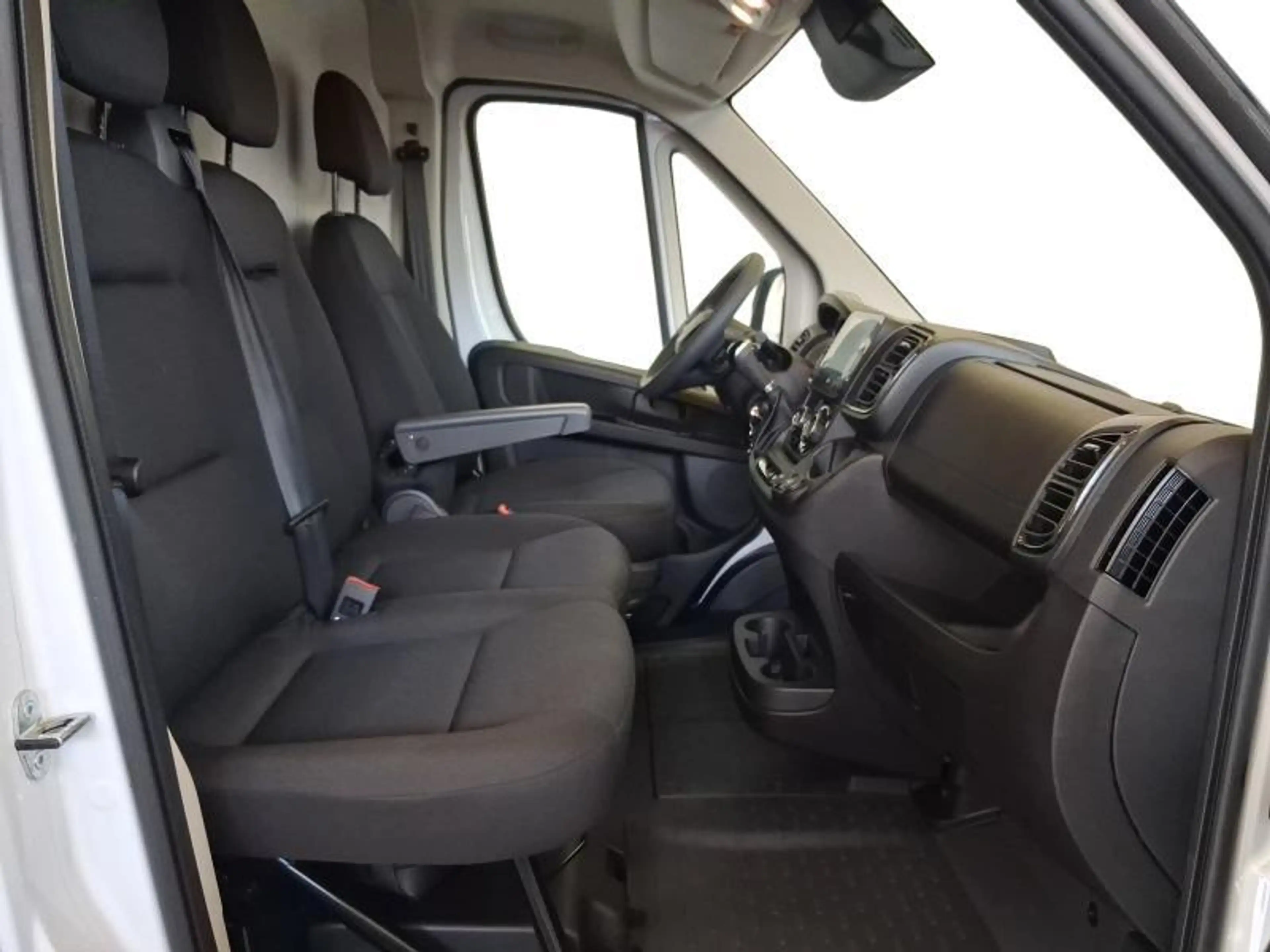 Peugeot Boxer 435 L3H3 — photo 12