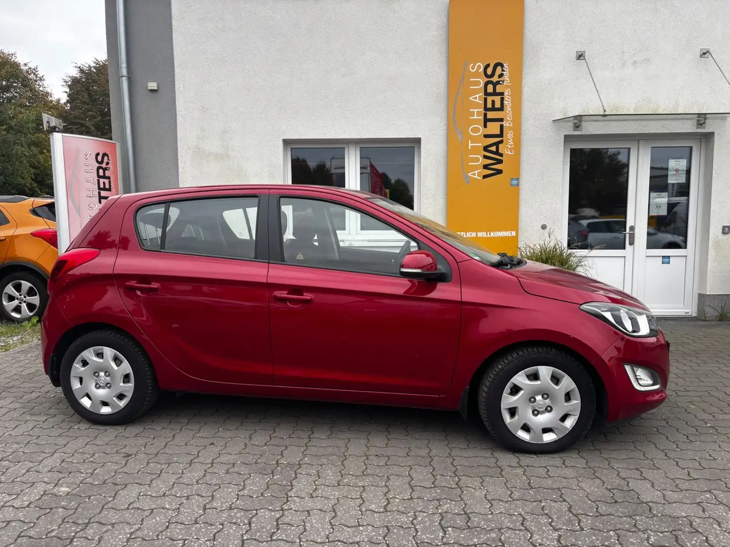 Hyundai i20 = Automatik - Sitzheizung - Ganzjahresreifen - 2