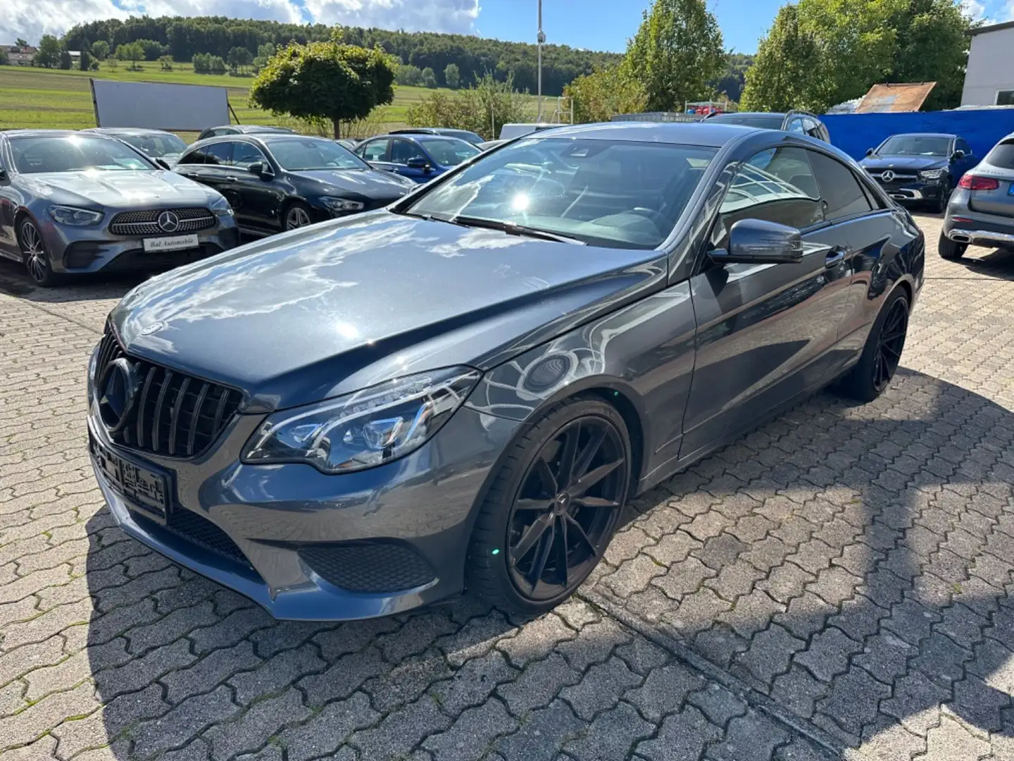 Mercedes-Benz E 350 CGI BlueEfficiency COUPE LEDER LED Grau - 1