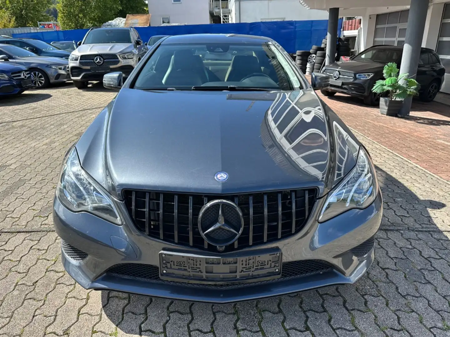 Mercedes-Benz E 350 CGI BlueEfficiency COUPE LEDER LED Grau - 2