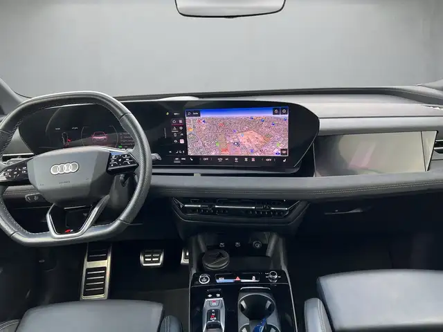 Audi Q6 view 9