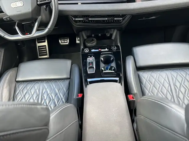 Audi Q6 view 10