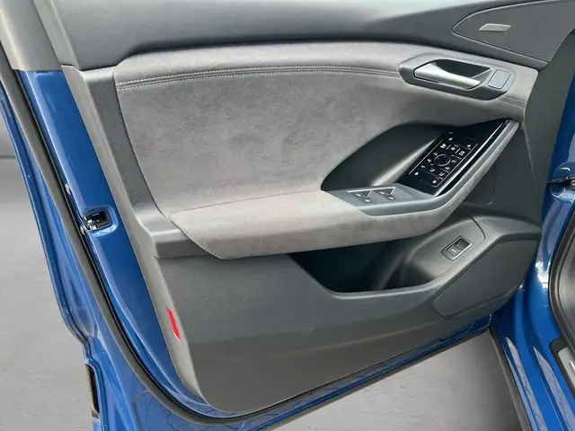 Audi Q6 view 7