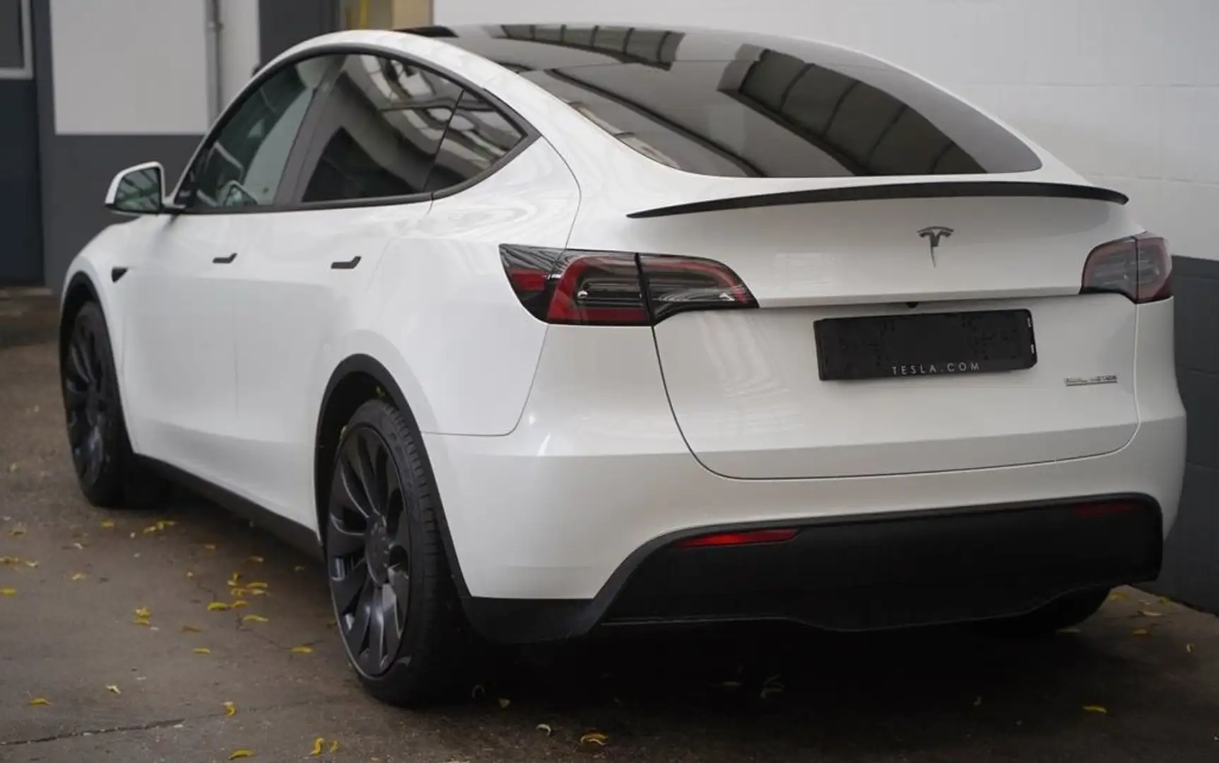 Tesla Model Y Performance Blanc - 1